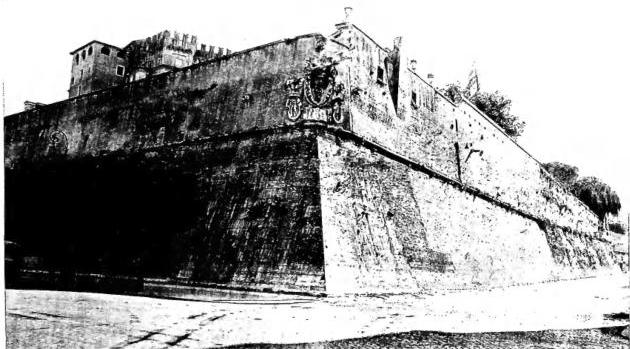 Above: CORNER OF THE WALLS OF THE LEONINE CITY with the coat of arms of Paul III (8th year of the pontificate, 1542-43). Below: FACADE OF THE PALACE OF THE GOVERNATORATE OF VATICAN CITY, architect Momo, inaugurated in 1931.